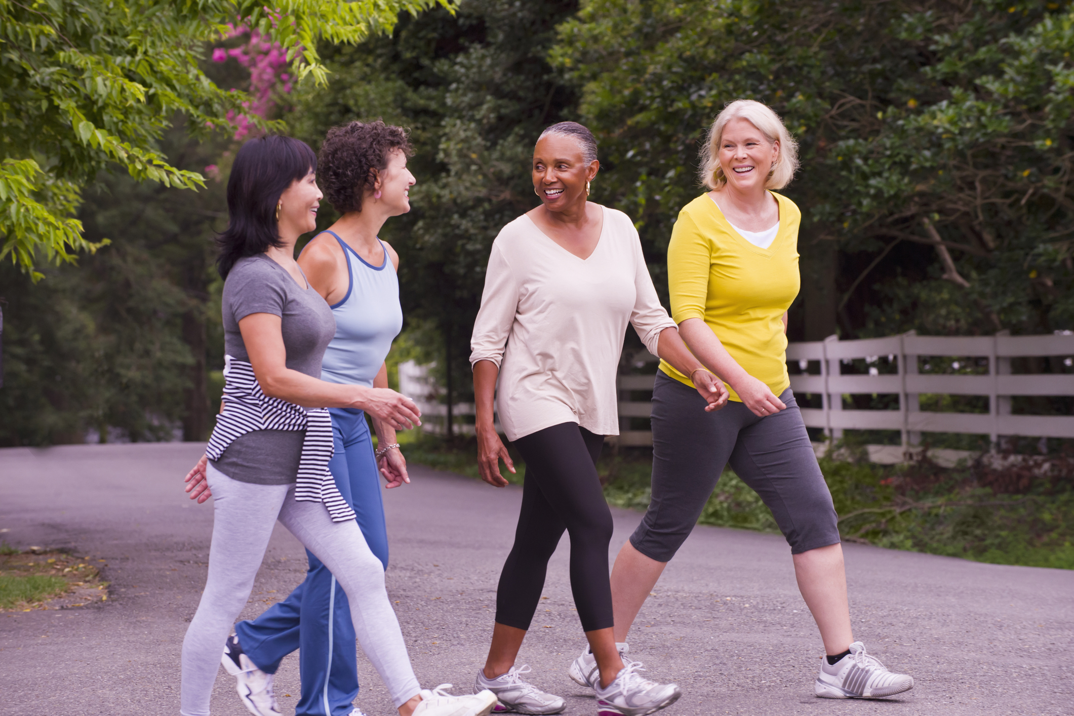 The ‘Japanese Walking’ Fitness Trend Has Science-Backed Benefits