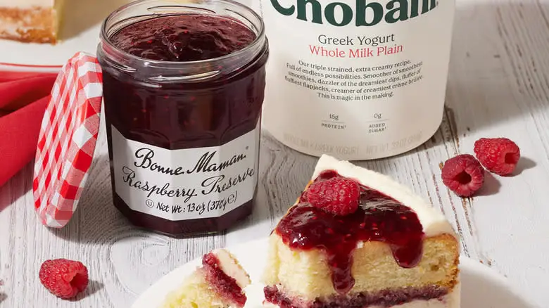 Bonne Maman Raspberry Preserves with raspberry cake