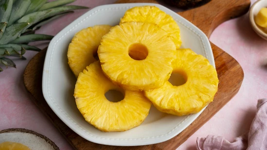 Did you know pineapple could help reduce bloating? (Freepik)