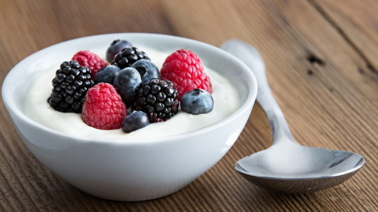 Eating fruits with curd? Dietician shares 6 reasons why it may be a bad idea, suggests 4 alternatives