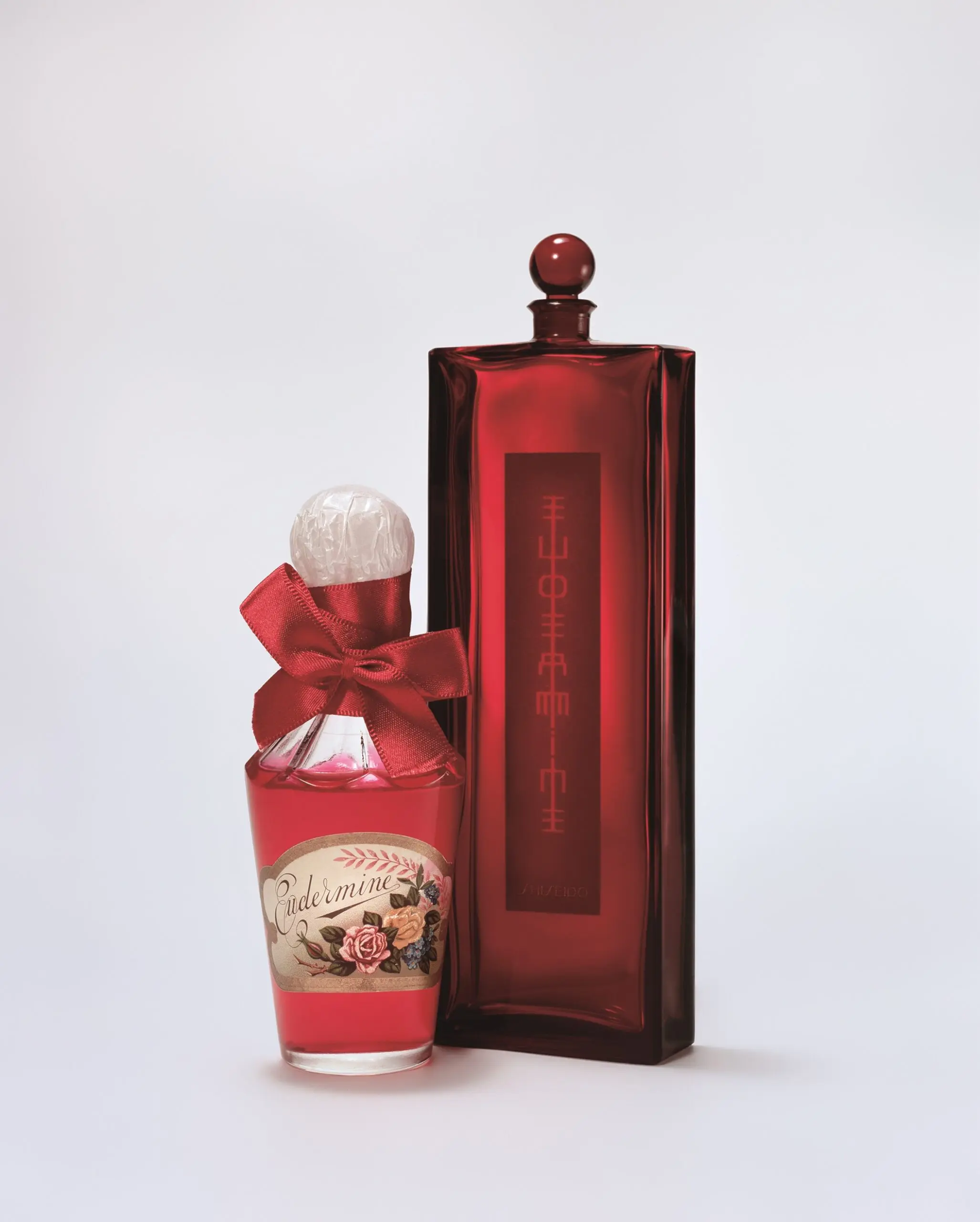 Bottles of Eudermine from 1897 and 1997, from Shiseido Corporate Museum archives