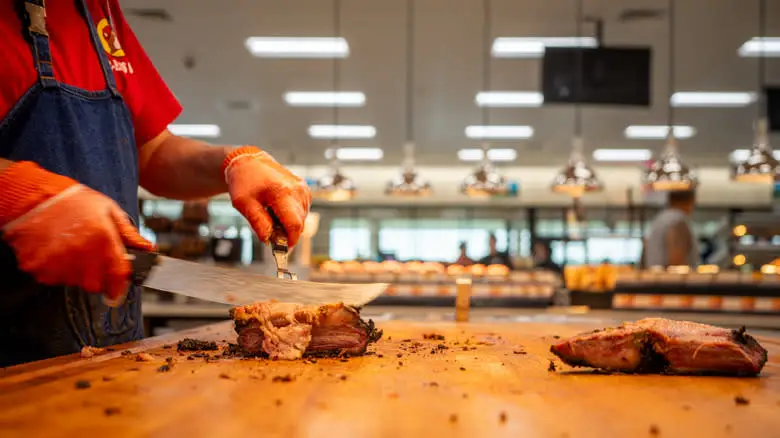Buc-ee's employee carving brisket