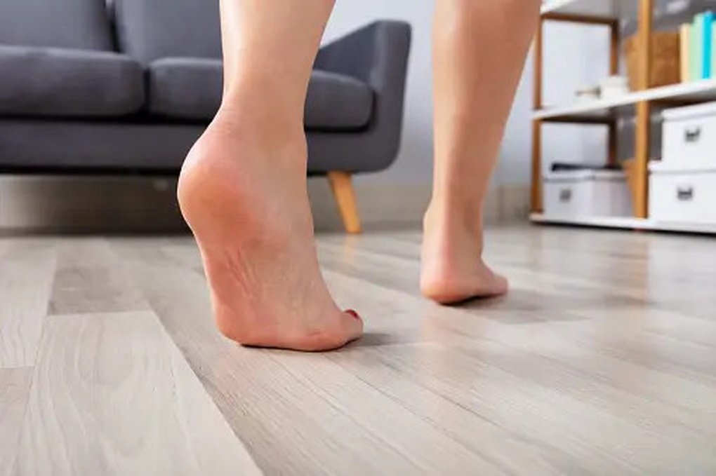 5 lợi ích sức khỏe khi đi chân trần