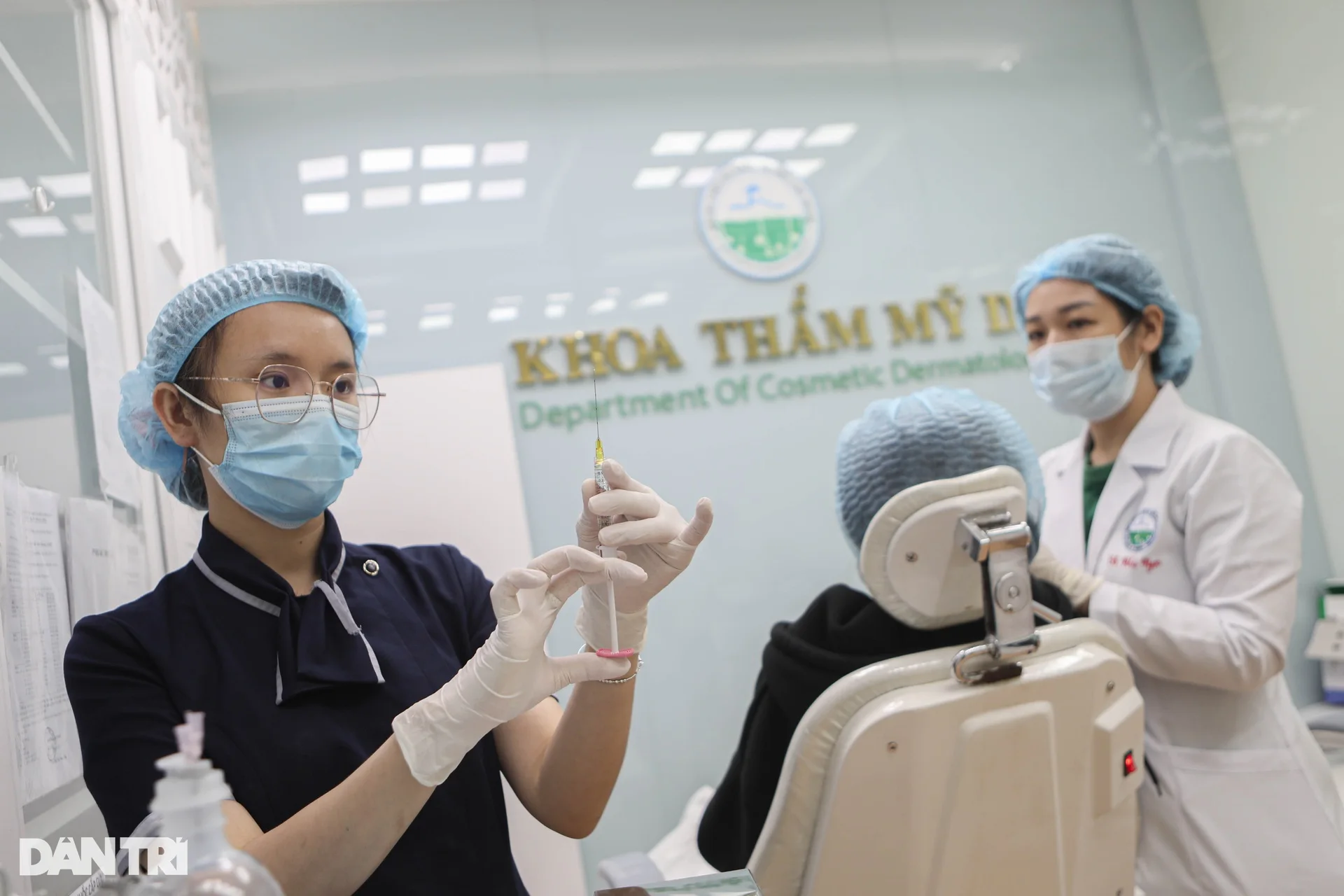Gen Z chi gần 10 triệu để tiêm filler làm đầy hốc mắt - 3