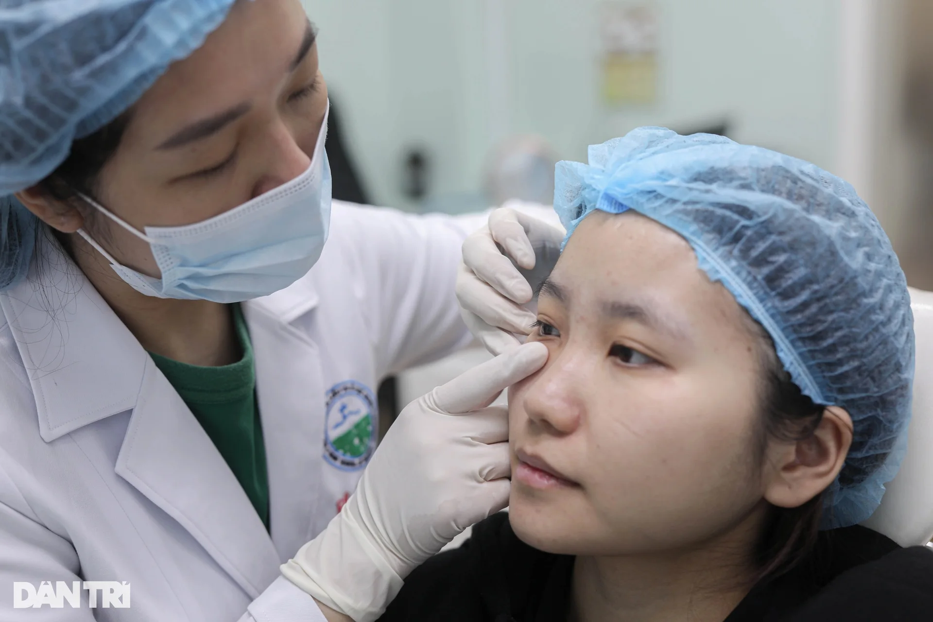 Gen Z chi gần 10 triệu để tiêm filler làm đầy hốc mắt - 5