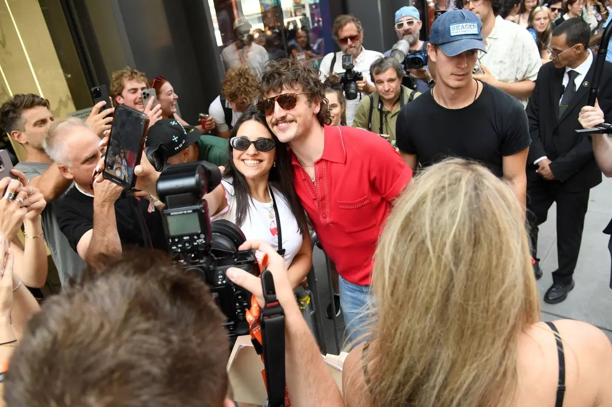 Benson Boone drives NYC fans wild with surprise backflip