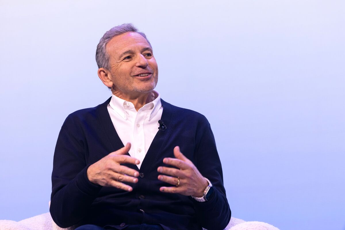 Disney’s Iger Plans to Hold On to Traditional Television Networks