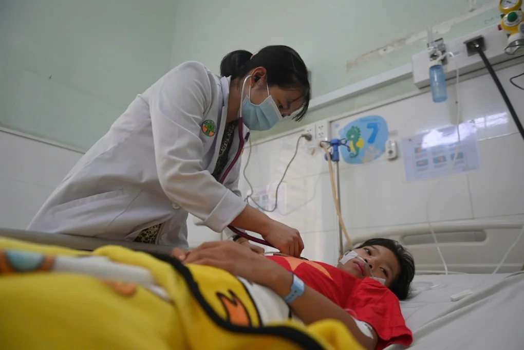 Trẻ em nôn ra máu, nguy kịch vì căn bệnh truyền nhiễm quen thuộc - 2