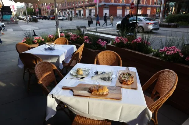 Outdoor seating at il Carciofo in Chicago's Fulton Market, May 23, 2025. (Chris Sweda/Chicago Tribune)