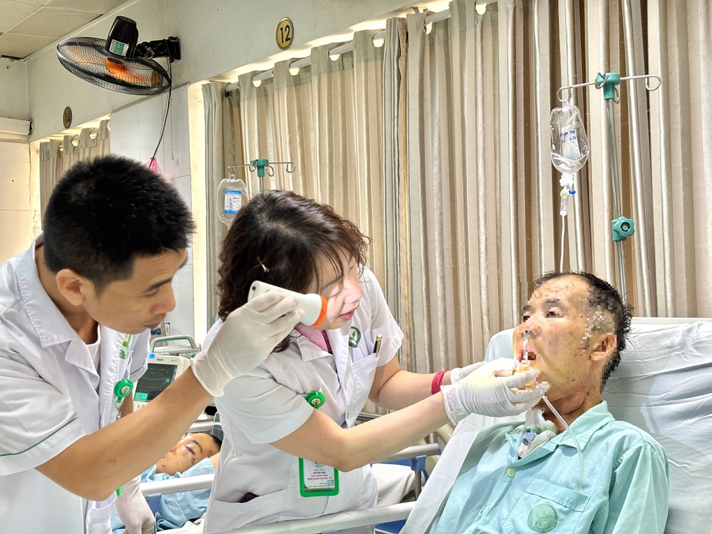 Người đàn ông phải cắt bỏ lưỡi chỉ từ dấu hiệu quen thuộc này