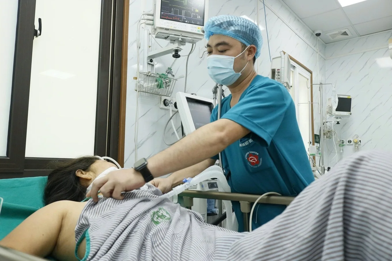 Nỗi day dứt về bé 14 tuổi đột quỵ và gánh nặng căn bệnh này ở Việt Nam - 1
