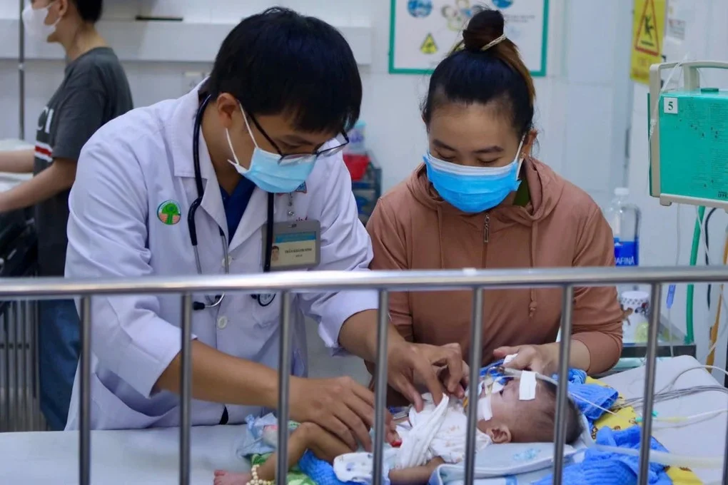 Nhiều trẻ lâm nguy vì đủ loại hiểm họa: Chó cắn vào cổ, liềm cắt đứt tay - 3 Nhiều trẻ lâm nguy vì đủ loại hiểm họa: Chó cắn vào cổ, liềm cắt đứt tay - 3