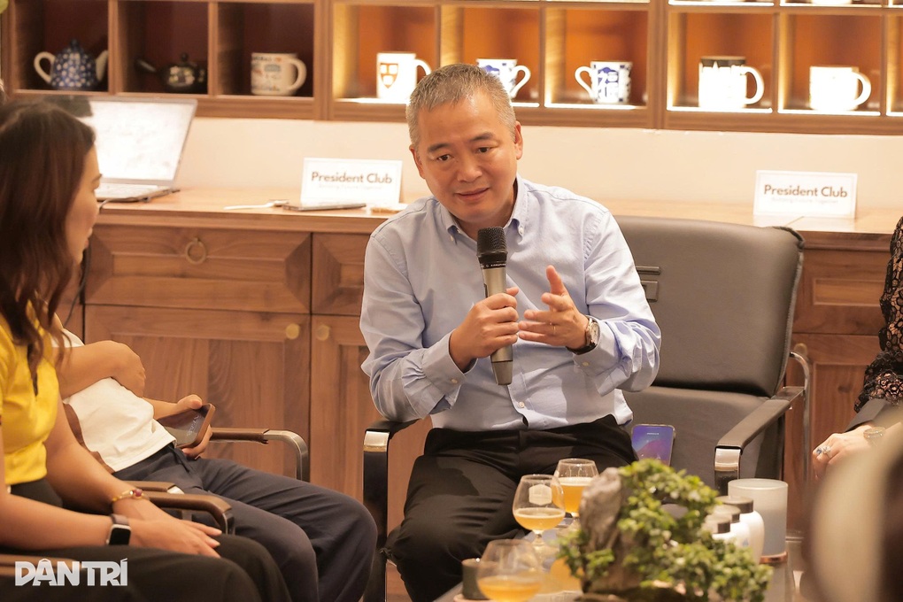 PGS Nguyễn Lân Hiếu: Máy sốc tim công cộng tốn kém, nhưng mạng người vô giá