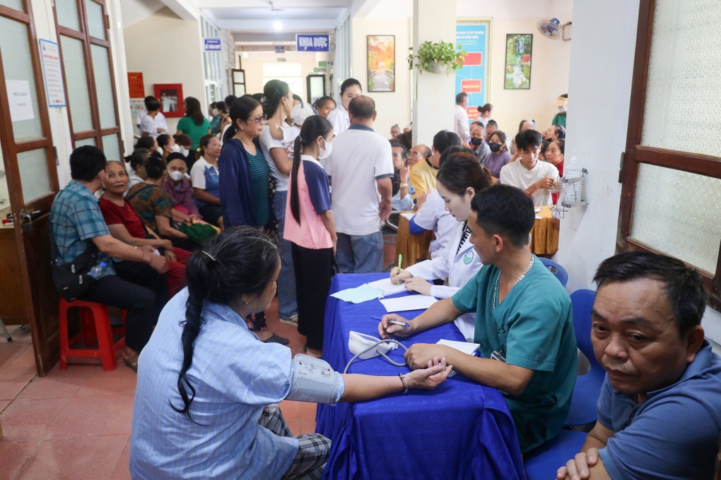 Nhiều người dân vùng lũ Nghệ An bị ghẻ nước, nhiễm trùng da