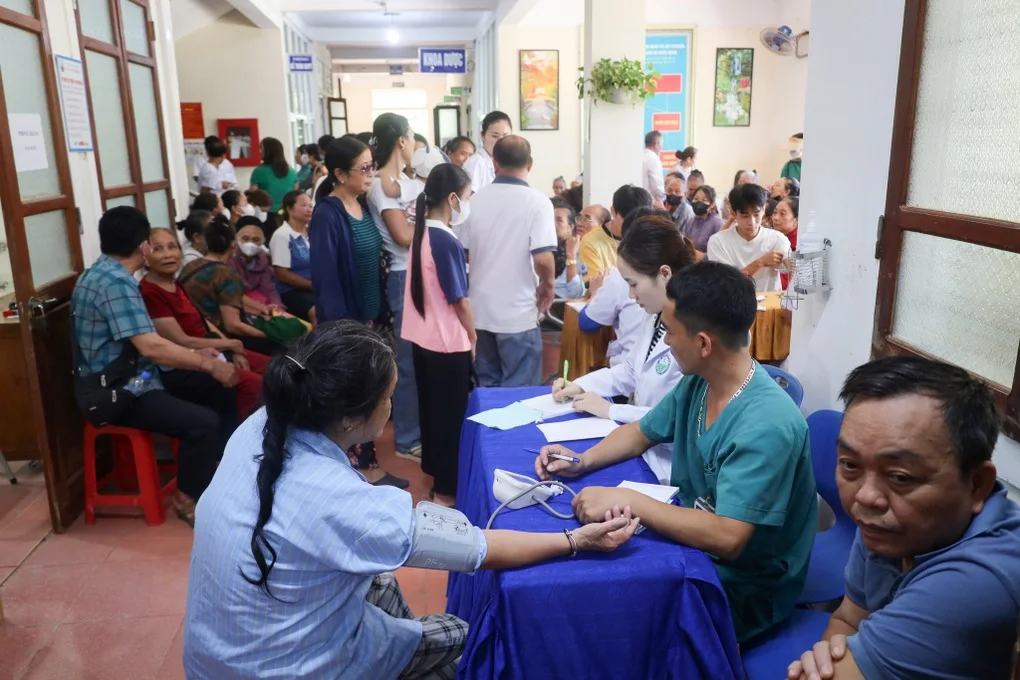 Nhiều người dân vùng lũ Nghệ An bị ghẻ nước, nhiễm trùng da - 1