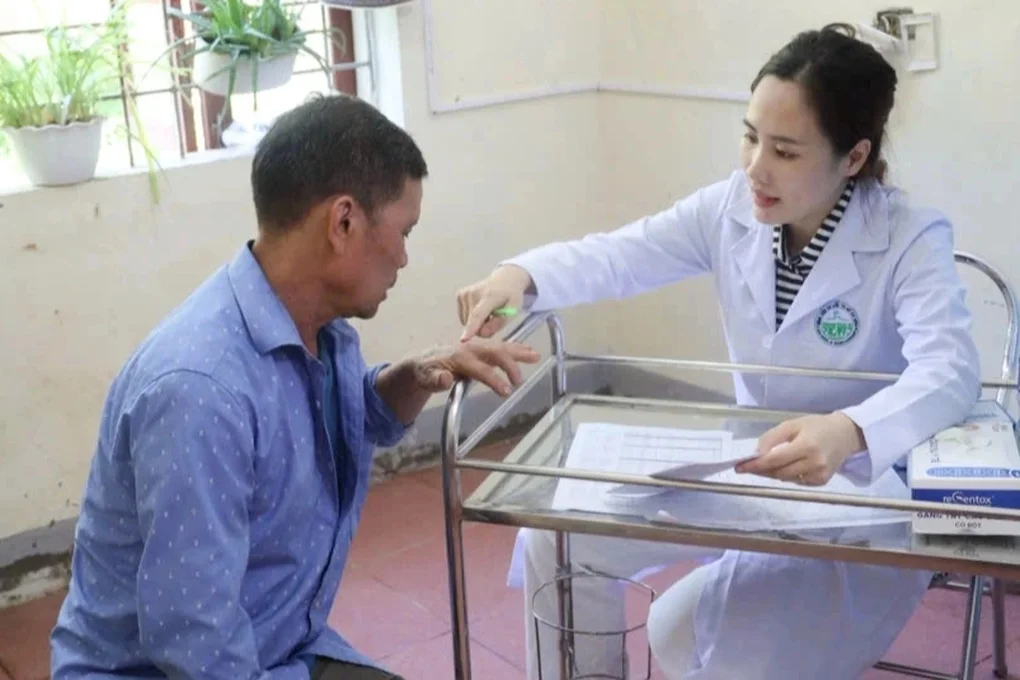 Nhiều người dân vùng lũ Nghệ An bị ghẻ nước, nhiễm trùng da - 2 Nhiều người dân vùng lũ Nghệ An bị ghẻ nước, nhiễm trùng da - 2