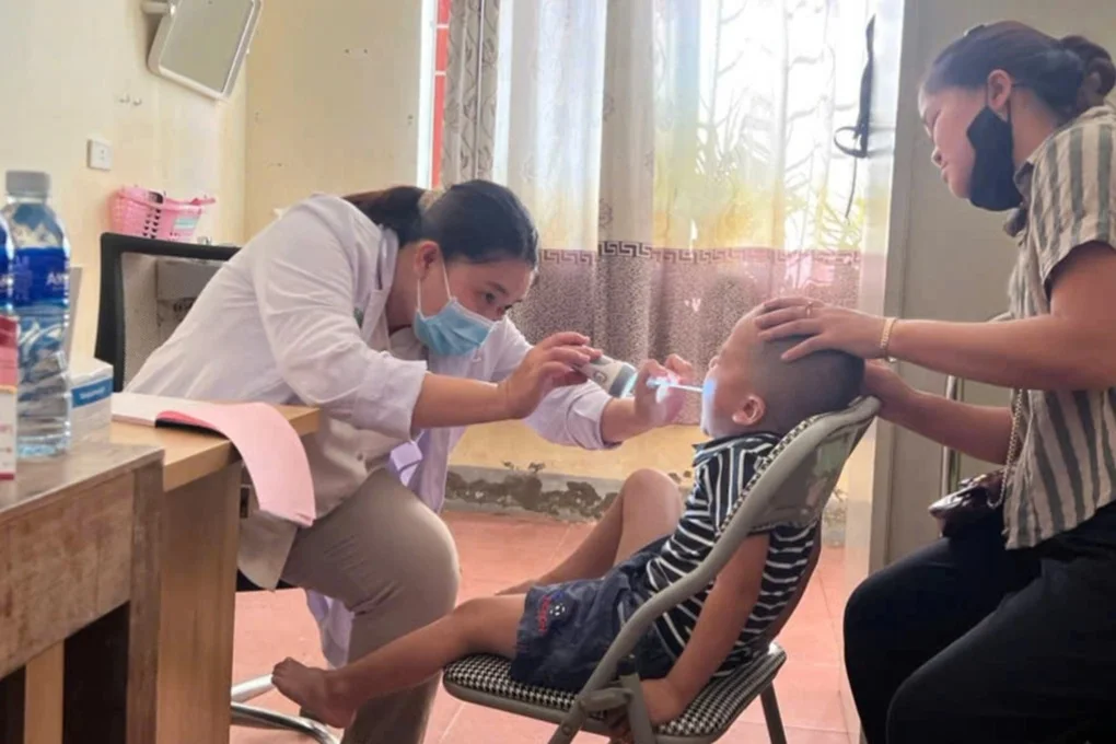 Nhiều người dân vùng lũ Nghệ An bị ghẻ nước, nhiễm trùng da - 3 Nhiều người dân vùng lũ Nghệ An bị ghẻ nước, nhiễm trùng da - 3