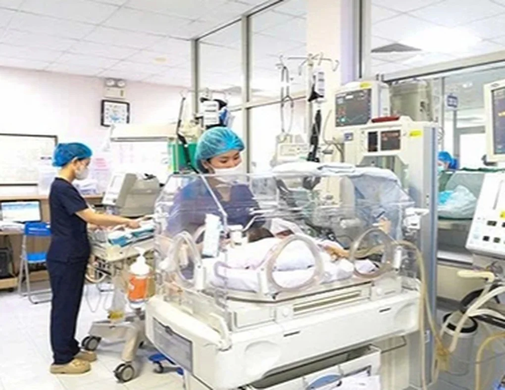 Mổ sớm chọn giờ đẹp, em bé 37 tuần tuổi suy hô hấp không qua khỏi - 1