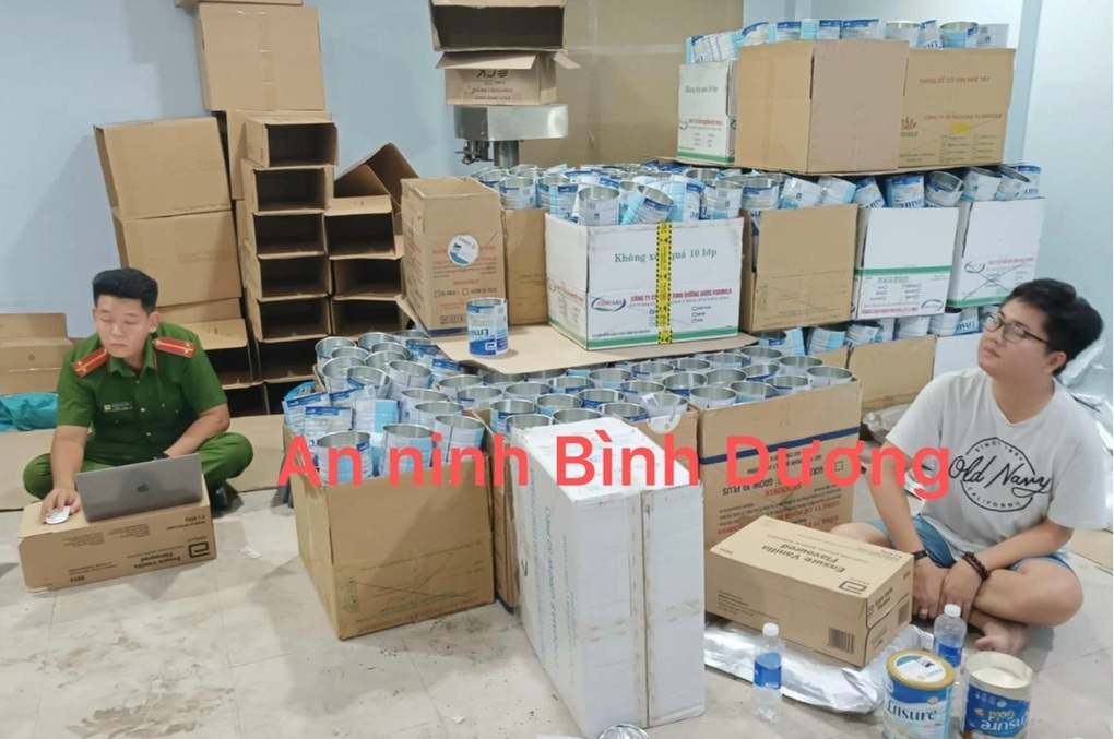 TPHCM: Phát hiện nghìn hộp thuốc giả, sữa giả