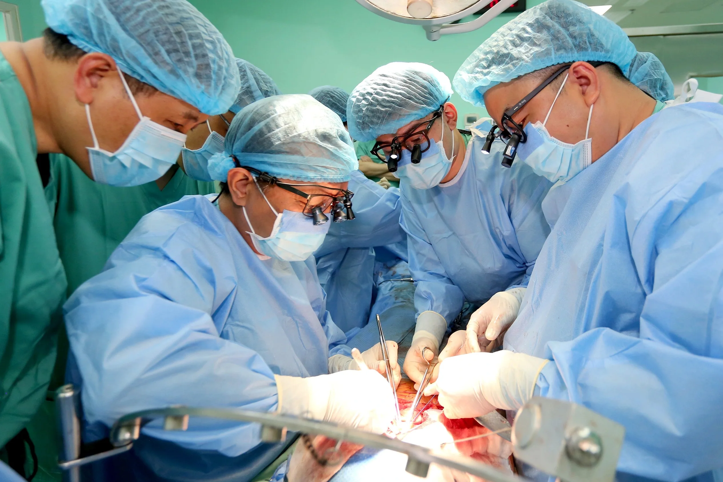Ca ghép tim đầu tiên do bác sĩ Việt Nam thực hiện và hành trình kỳ diệu - 2 Ca ghép tim đầu tiên do bác sĩ Việt Nam thực hiện và hành trình kỳ diệu - 2
