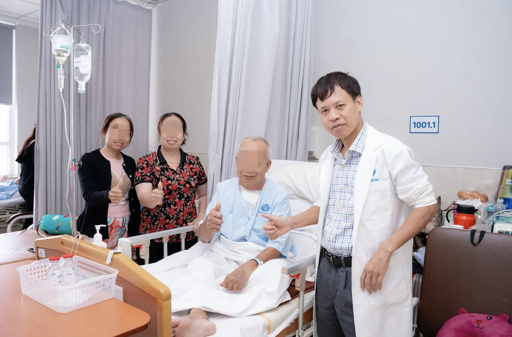 Cứu người đàn ông bị khối u hiếm gặp chặn đường thở nguy kịch - 3 Cứu người đàn ông bị khối u hiếm gặp chặn đường thở nguy kịch - 3