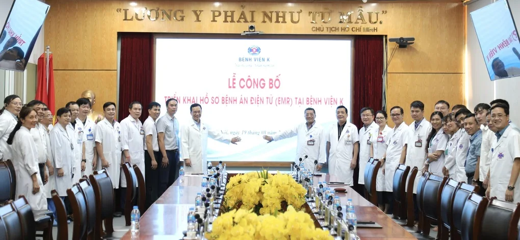 Bệnh nhân không còn lo cảnh mất giấy tờ khi đi khám bệnh - 2 Bệnh nhân không còn lo cảnh mất giấy tờ khi đi khám bệnh - 2