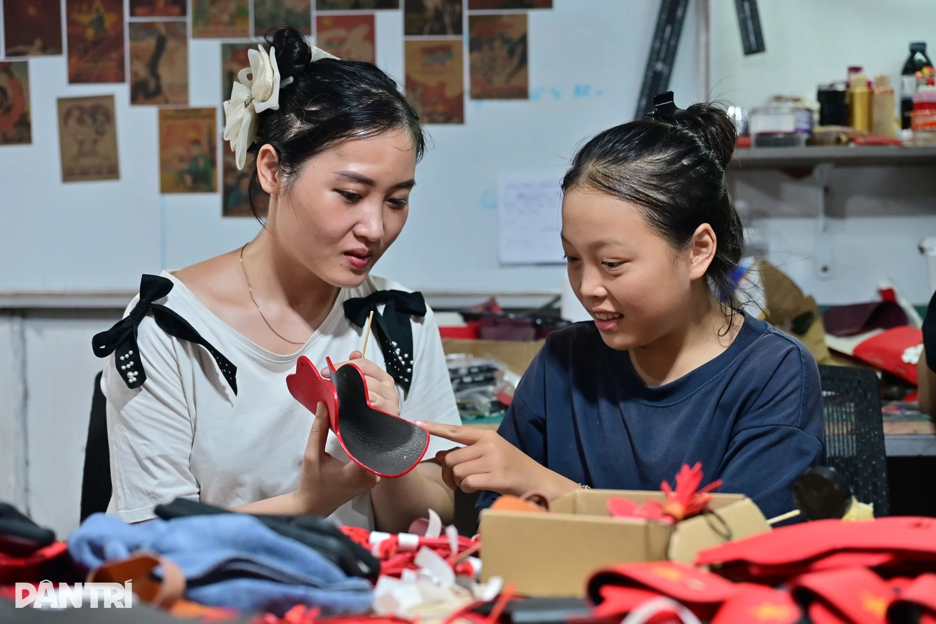 Bộ sưu tập cờ đỏ sao vàng tạo nên từ nghị lực của những người khuyết tật - 8 Bộ sưu tập cờ đỏ sao vàng tạo nên từ nghị lực của những người khuyết tật - 8