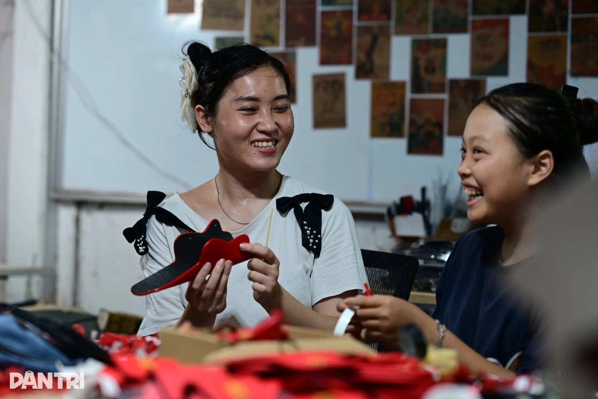 Bộ sưu tập cờ đỏ sao vàng tạo nên từ nghị lực của những người khuyết tật - 16 Bộ sưu tập cờ đỏ sao vàng tạo nên từ nghị lực của những người khuyết tật - 16
