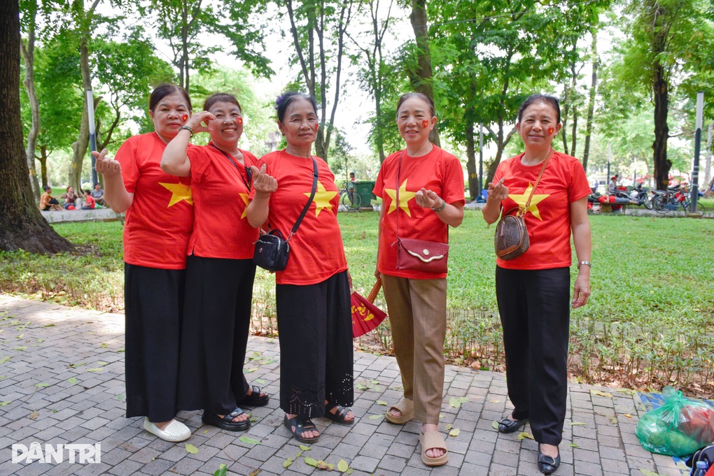 U70 ngậm sâm cả tuần, lập kế hoạch ăn ngủ để xem diễu binh A80
