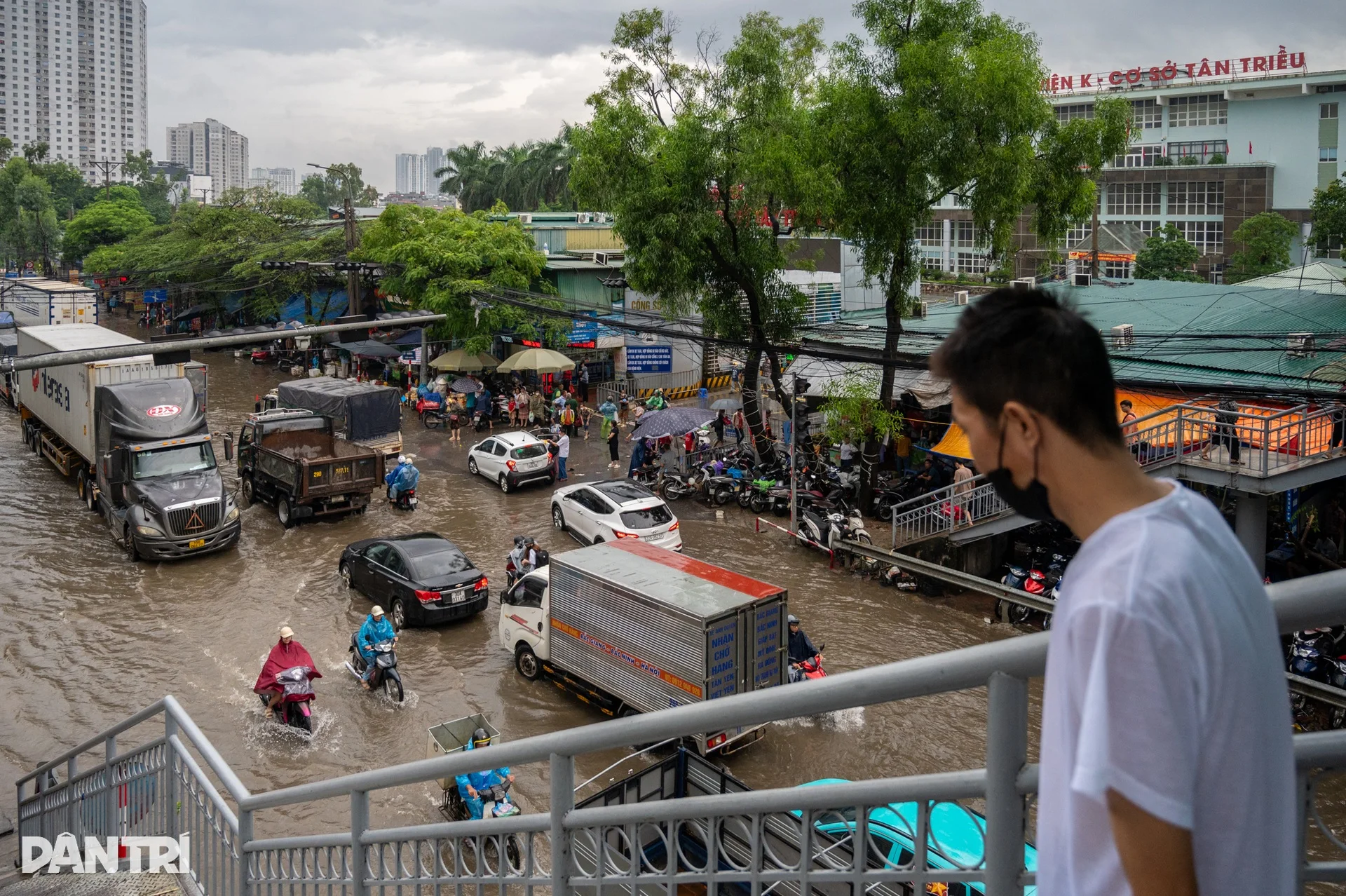 Hà Nội: 10 tiếng khốn khổ sống trong ngập lụt của xóm ung thư - 3