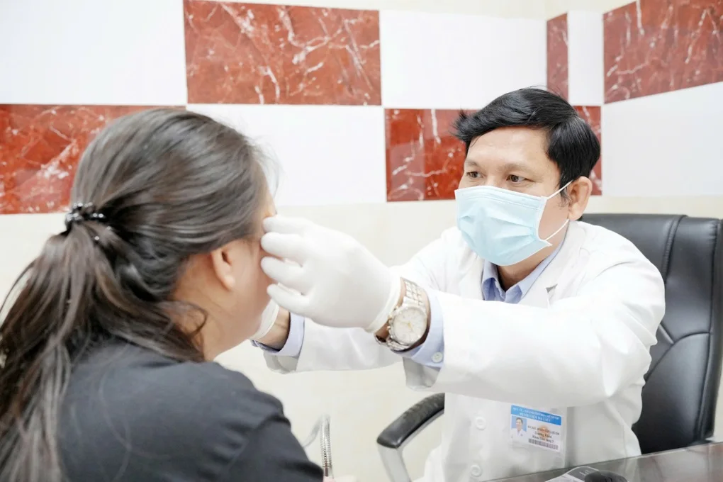 Mưa lớn kéo dài, TPHCM tăng mạnh người đi khám da: Bệnh nào nhiều nhất? - 1