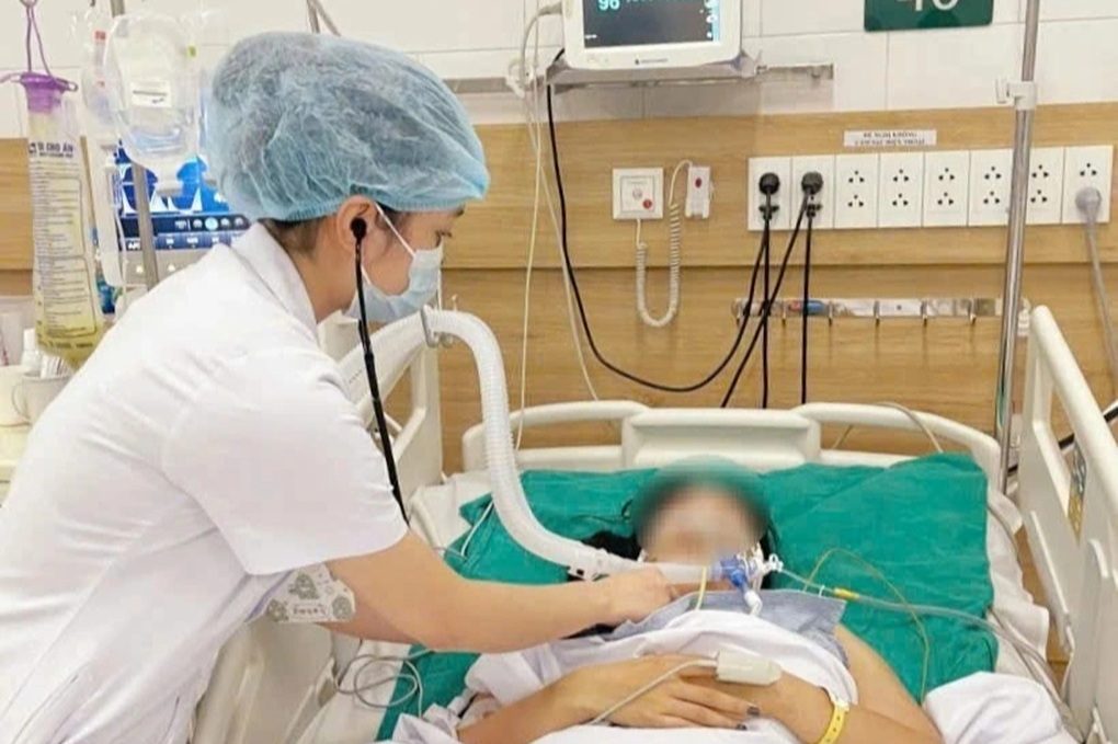 Tiêm botox làm đẹp, 2 bệnh nhân liệt toàn thân, thở máy