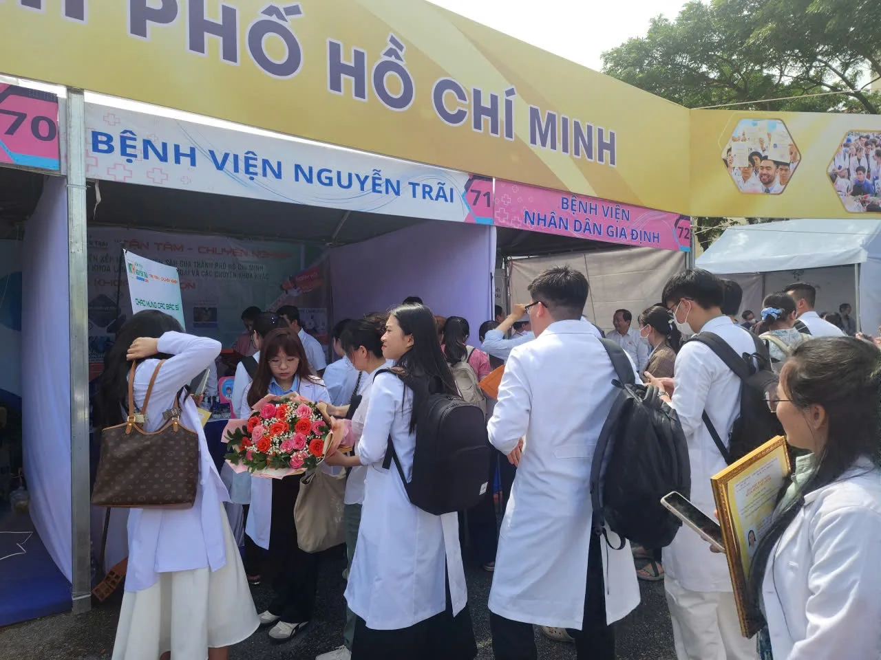 TPHCM: Ưu đãi cho bác sĩ bỏ phố về quê, nhiều trung tâm y tế vẫn ế - 3 TPHCM: Ưu đãi cho bác sĩ bỏ phố về quê, nhiều trung tâm y tế vẫn ế - 3
