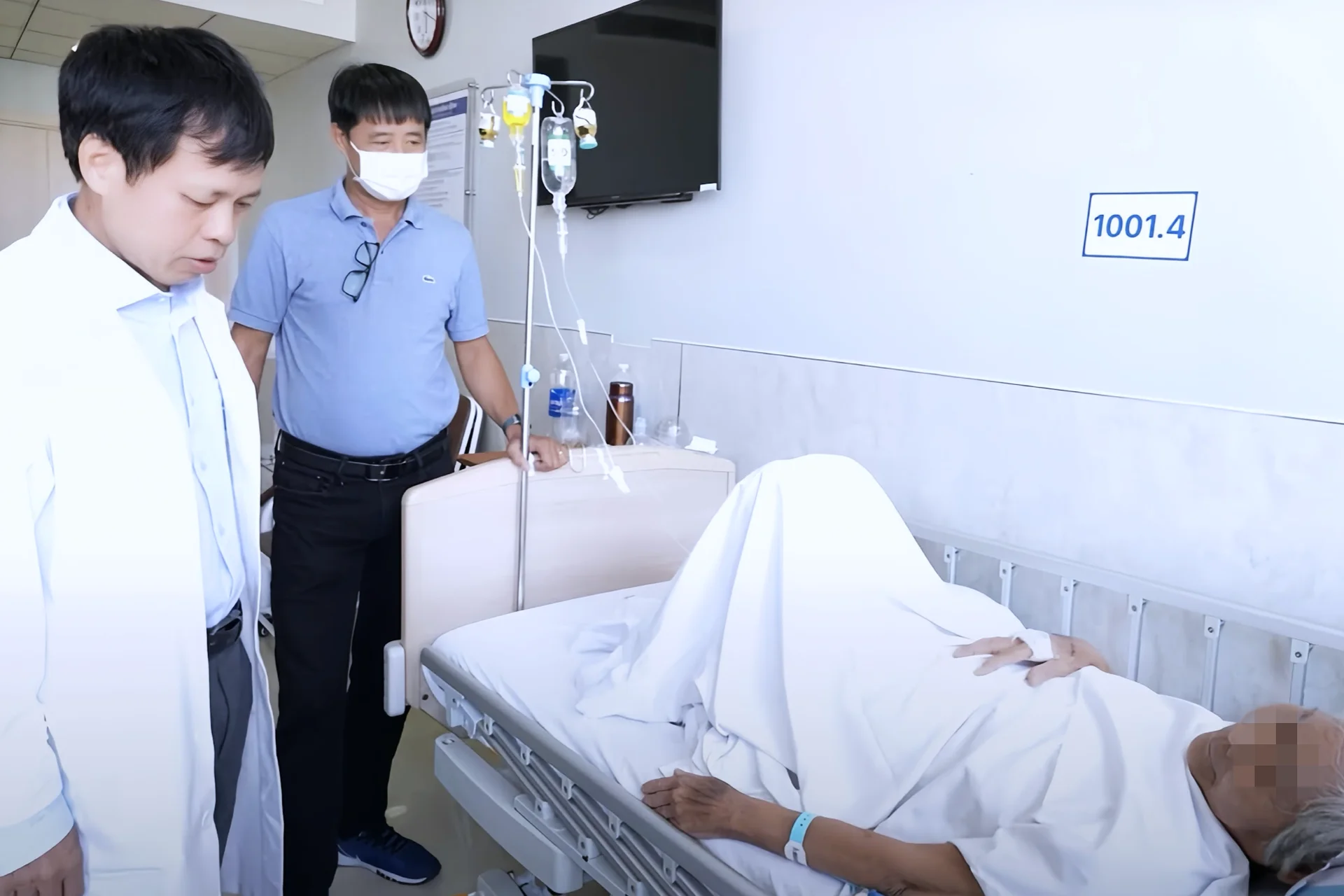 Vị bác sĩ bước ra từ chiến trường và 40 năm tận tâm với nghề y - 4 Vị bác sĩ bước ra từ chiến trường và 40 năm tận tâm với nghề y - 4