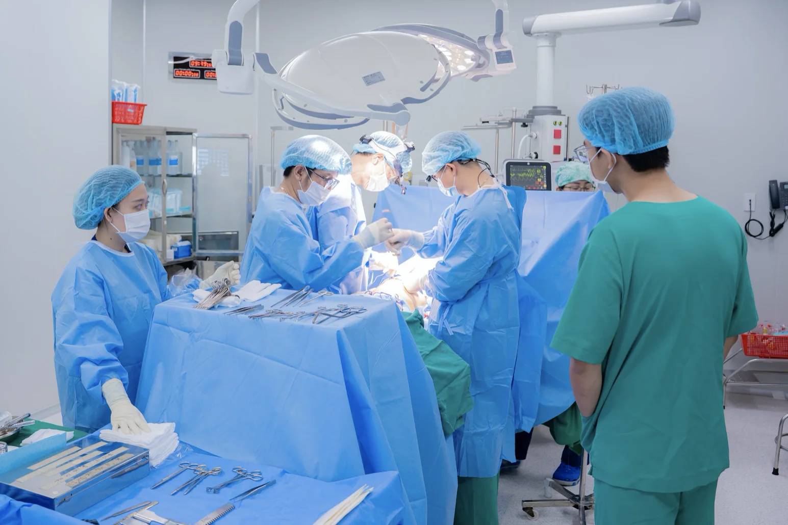 Vị bác sĩ bước ra từ chiến trường và 40 năm tận tâm với nghề y - 5 Vị bác sĩ bước ra từ chiến trường và 40 năm tận tâm với nghề y - 5