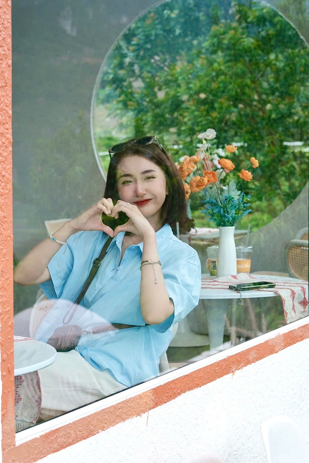 Nhan sắc xinh đẹp gây sốt của nữ chiến sĩ hai lần tham gia diễu binh