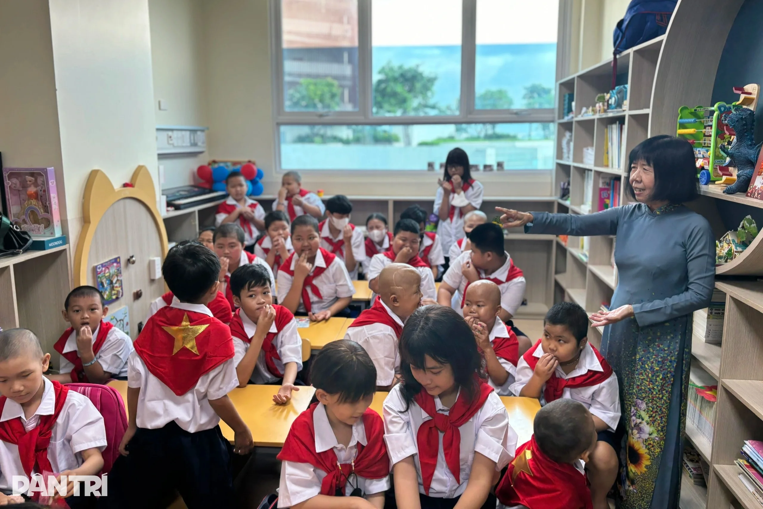 Lớp học đặc biệt ở TPHCM: Trẻ “ở lại lớp càng lâu, cô giáo càng hạnh phúc - 4 Lớp học đặc biệt ở TPHCM: Trẻ “ở lại lớp càng lâu, cô giáo càng hạnh phúc - 4