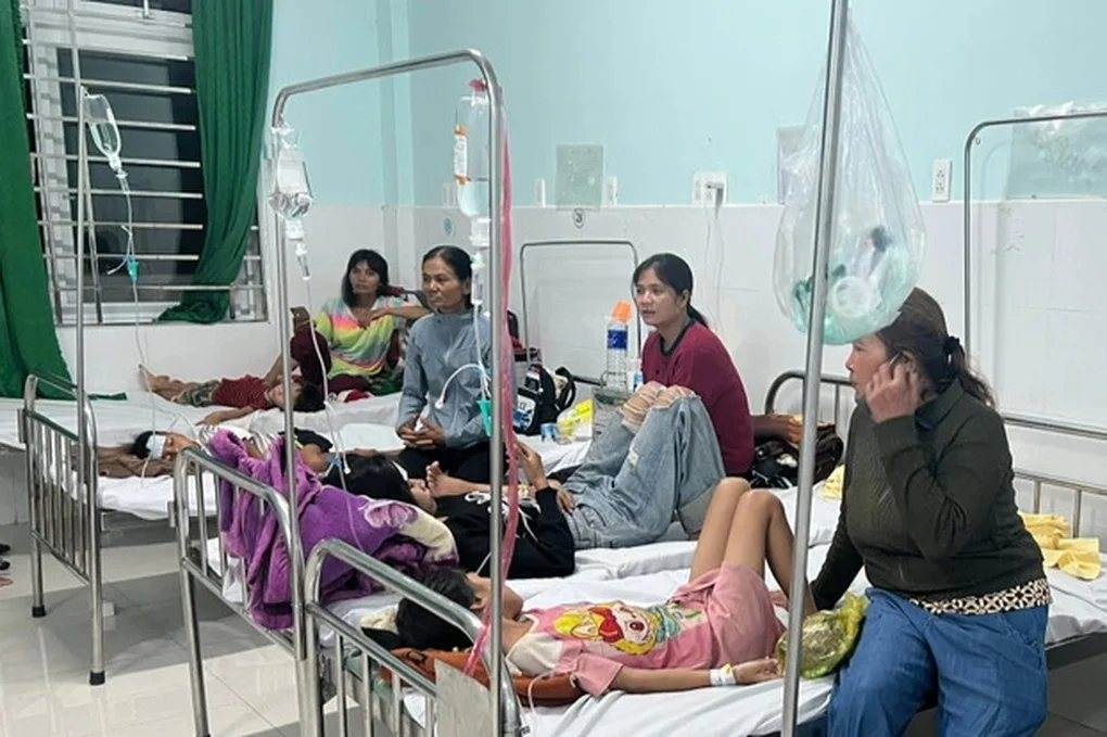 Vụ 131 người nhập viện sau tiệc tân gia: Xử phạt, đình chỉ cơ sở nấu ăn - 2 Vụ 131 người nhập viện sau tiệc tân gia: Xử phạt, đình chỉ cơ sở nấu ăn - 2