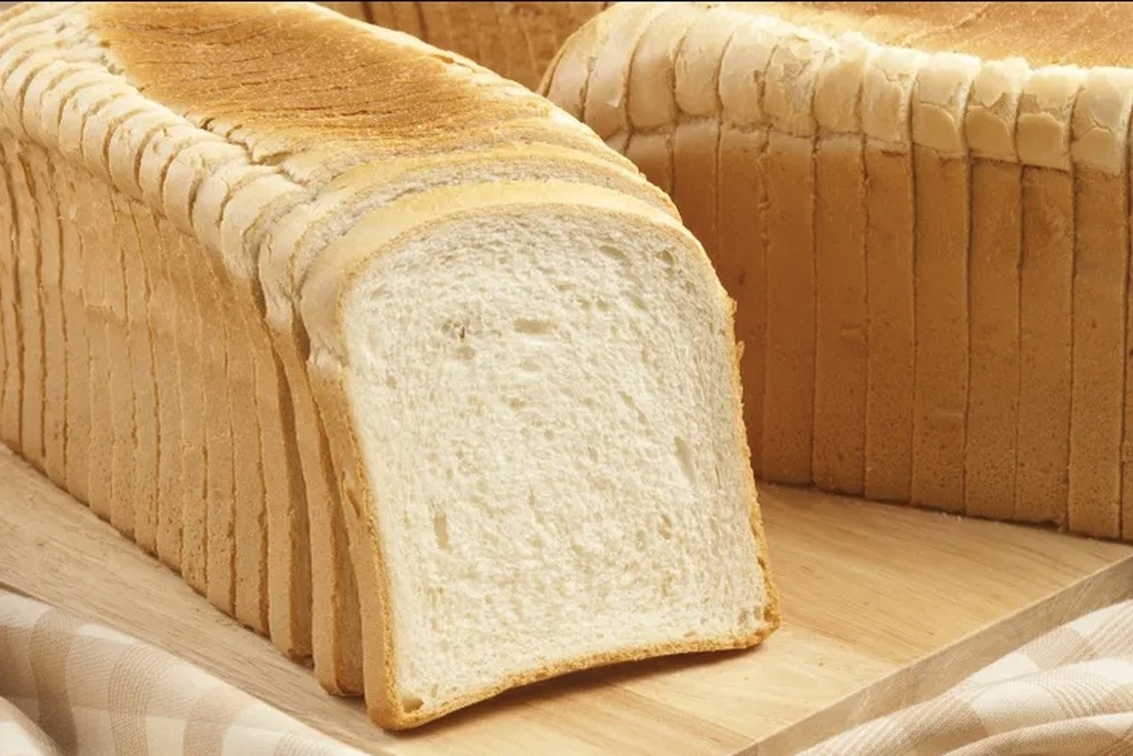 Bánh mì trắng – món quen thuộc nhưng 3 nhóm này cần tránh xa