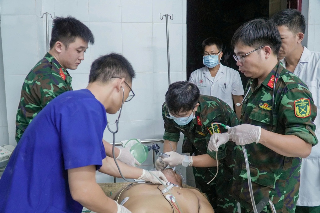 Liệt 2 chân nguy kịch sau khi lặn sâu 40 mét dưới biển