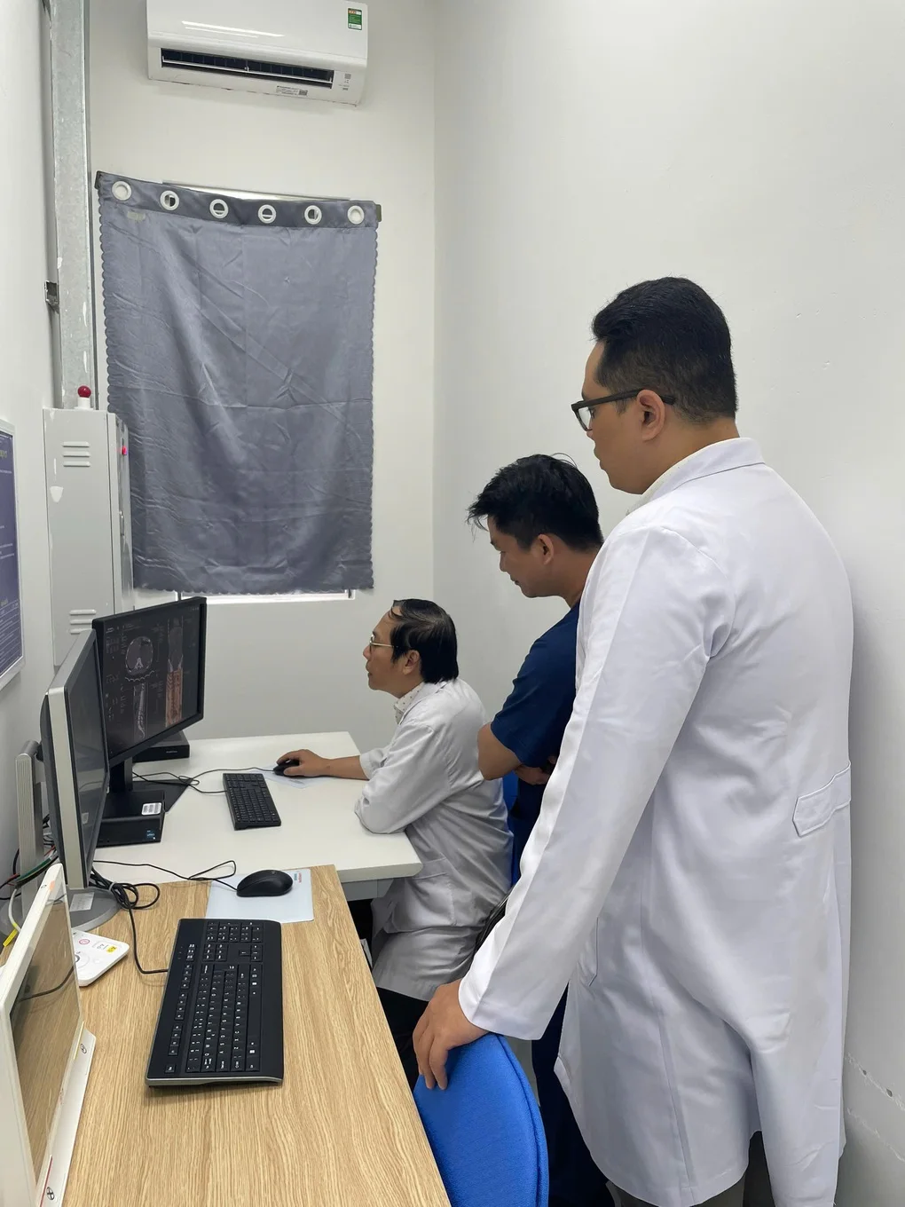 Chuyên gia đến nơi xa nhất TPHCM kịp thời cứu nam sinh chấn thương nặng - 2