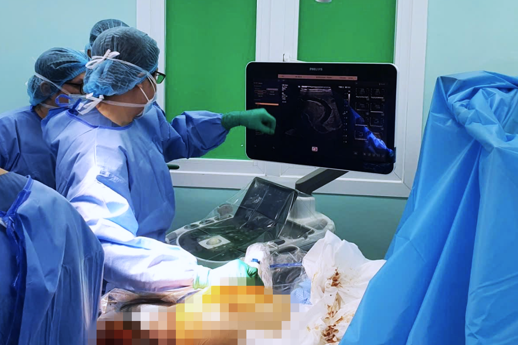 Bệnh viện ở TPHCM lần đầu làm thủ thuật “cực kỳ hiếm” cứu con trong bụng mẹ