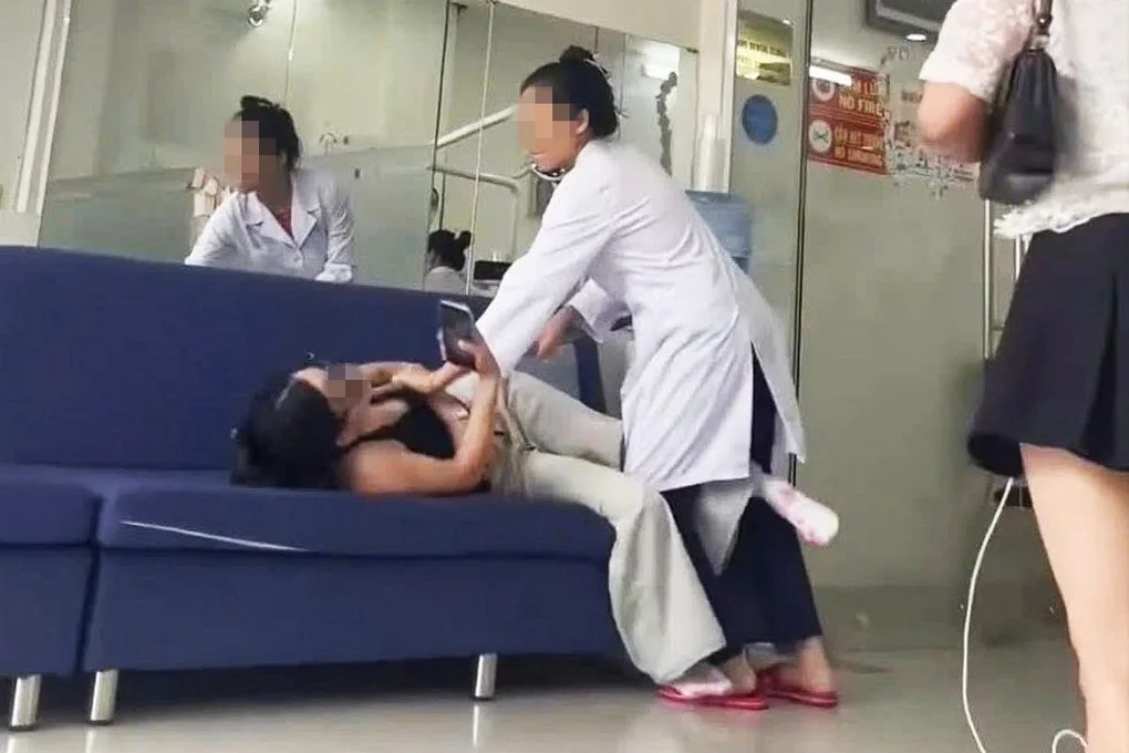 Thông tin mới nhất vụ chủ cơ sở nha khoa cầm gậy sắt hành hung khách - 3 Thông tin mới nhất vụ chủ cơ sở nha khoa cầm gậy sắt hành hung khách - 3
