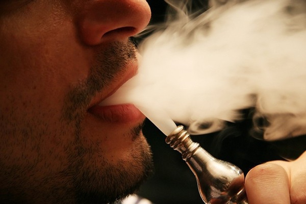 Một giờ hút shisha độc ngang 100 điếu thuốc lá