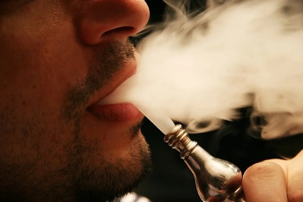 Một giờ hút shisha độc ngang 100 điếu thuốc lá - 1