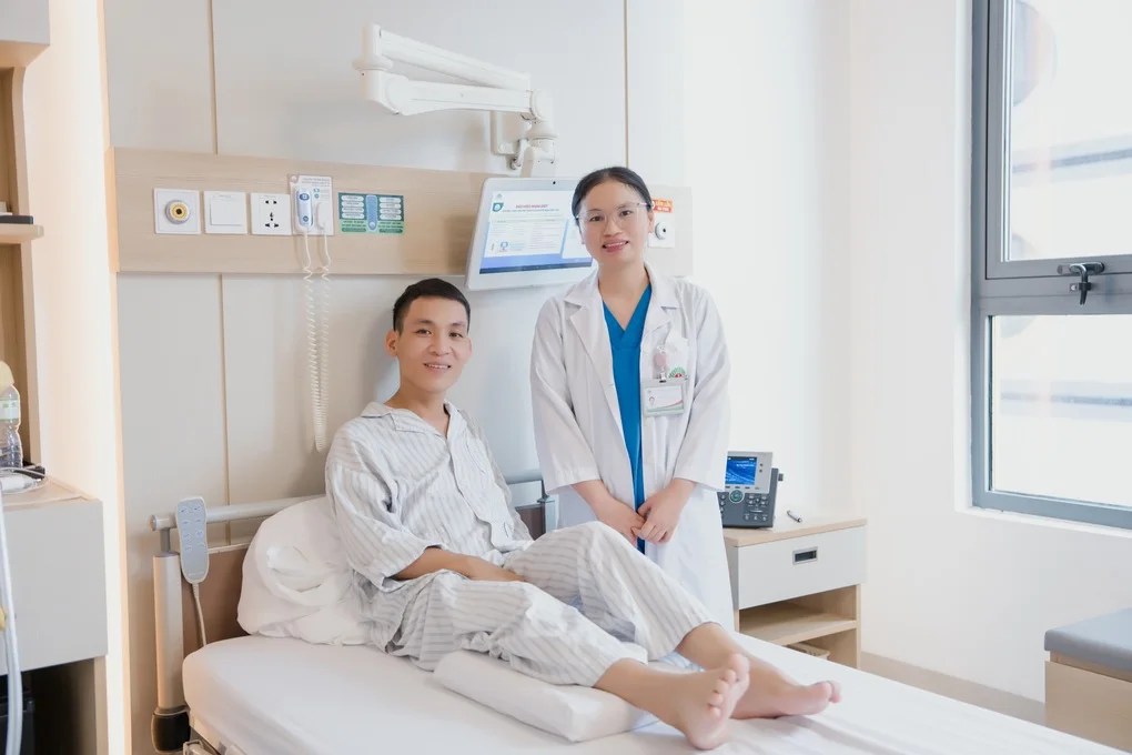 Mắc bệnh hiếm, người đàn ông 37 tuổi xương giòn, yếu như 80 tuổi - 4
