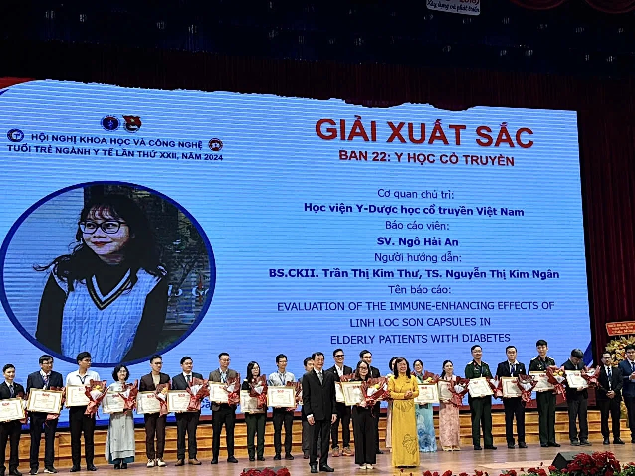Gen Z vượt qua 160 câu hỏi trong 4 tiếng, giành học bổng bác sĩ nội trú - 2 Gen Z vượt qua 160 câu hỏi trong 4 tiếng, giành học bổng bác sĩ nội trú - 2