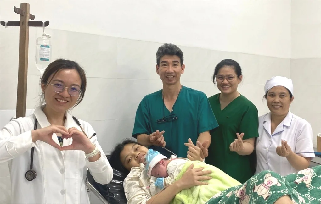 Em bé đầu tiên chào đời tại Trung tâm y tế đặc khu Côn Đảo  - 1