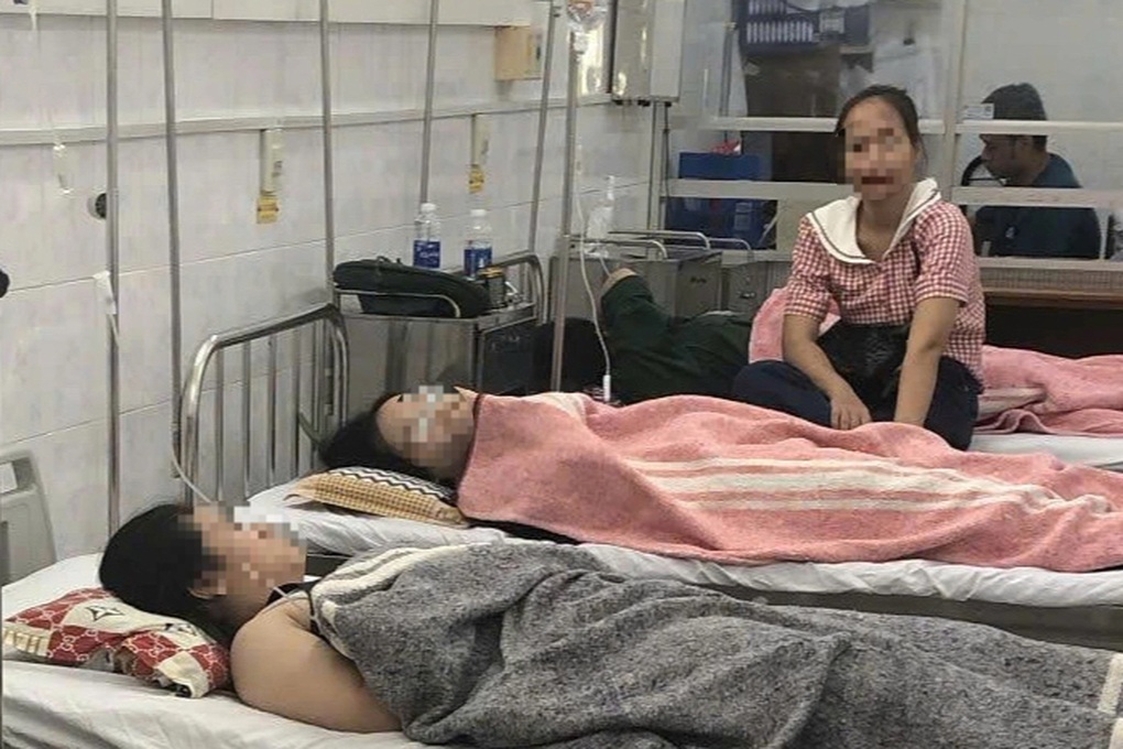 5 sinh viên nhập viện sau bữa ăn sáng tại trung tâm giáo dục quốc phòng