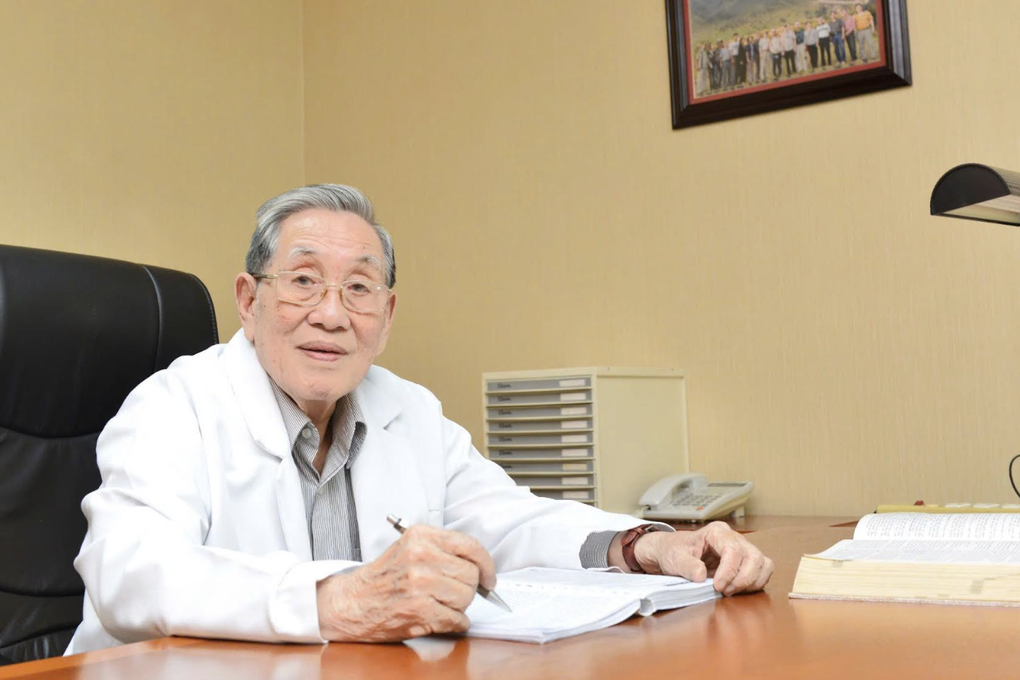 Giám đốc đầu tiên BV Đại học Y Dược TPHCM nhận giải “Cống hiến trọn đời”
